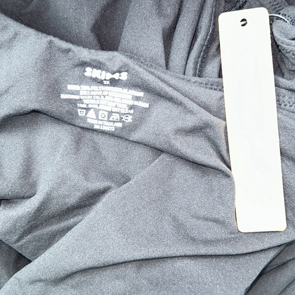 SKIMS Sz 3X NWTs onyx Square neck bodysuit with snap crotch thong - silky fabric - Picture 6 of 8